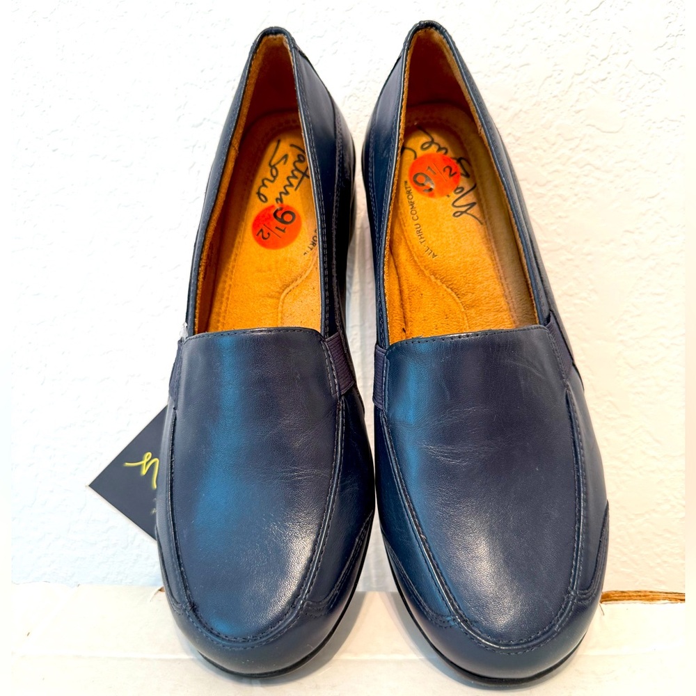 Women’s NWT Natural Soul by Naturalizer Navy blue Size 9.5